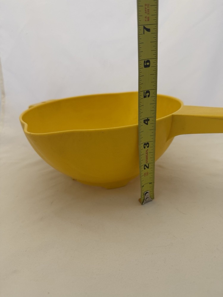 Vintage Tupperware 2 Quart Colander Strainer w/Handle 2 Pour Spouts Yellow Read