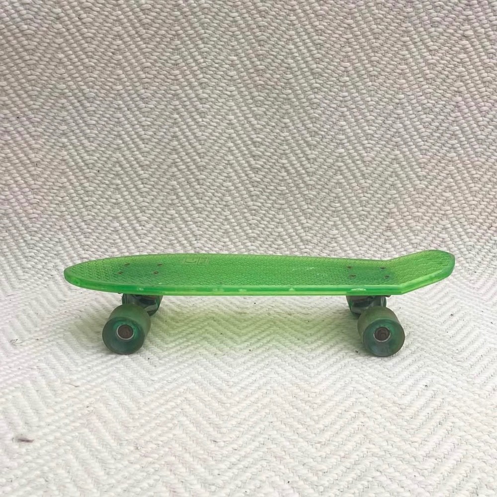 Globe Penny Skateboard Green | Mini Cruiser Complete | Retro Plastic Deck