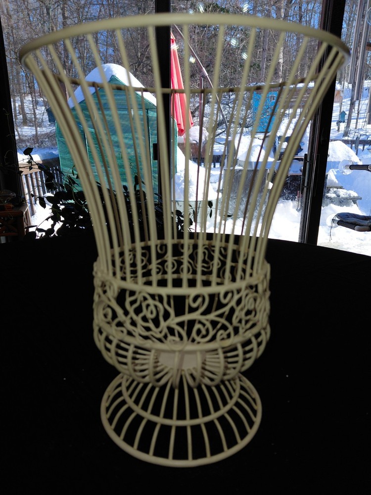 11" X 8" Wire Basket With Floral Design