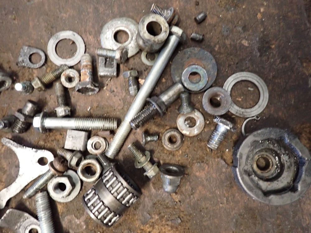 1990 1999 Suzuki RM 80 motor shift misc bits