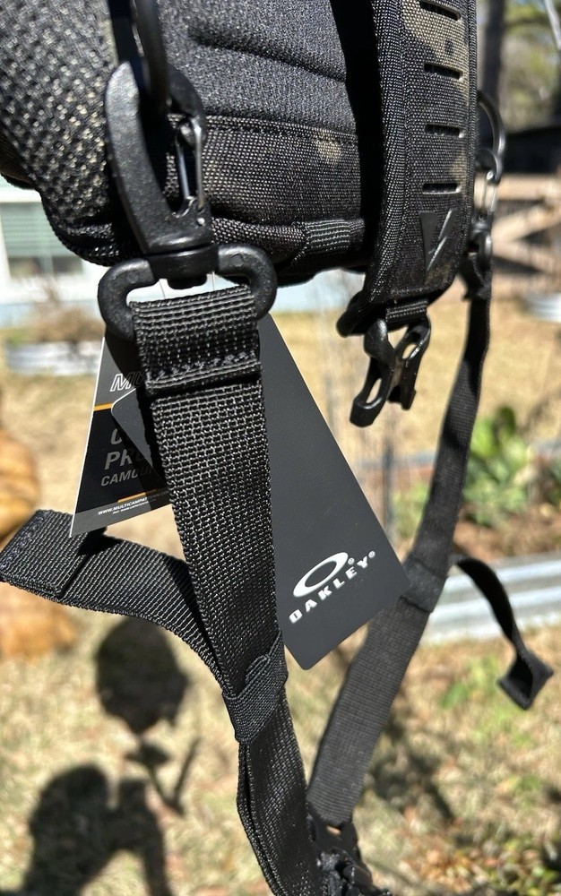 New Oakley Extractor Sling Pack 2.0 Black Multicam NWT EDC