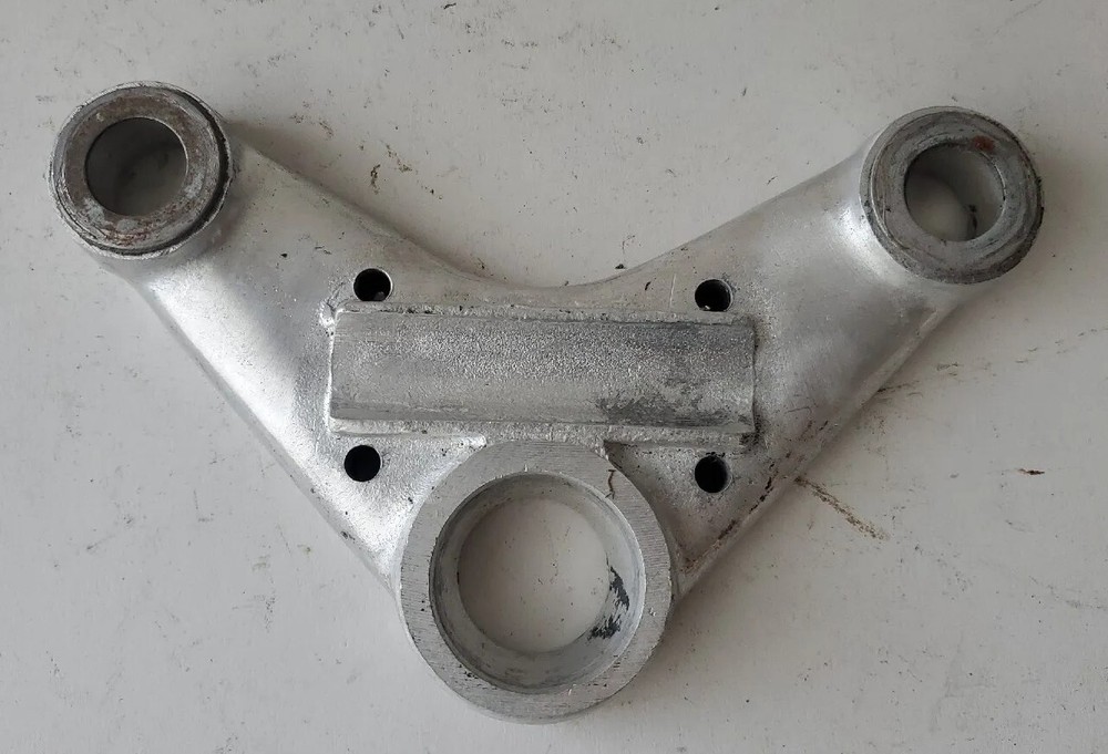 67 GILERA PIAGGIO 106 TRIPLE TREE CLAMP TOP FRONT END HANDLEBAR MOUNT