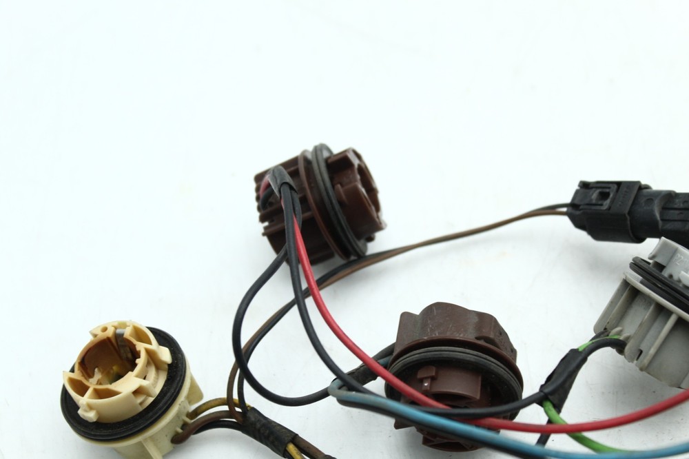 2006-2009 LAND RANGE ROVER REAR TAIL LIGHT BULB SOCKET WIRE HARNESS H2404