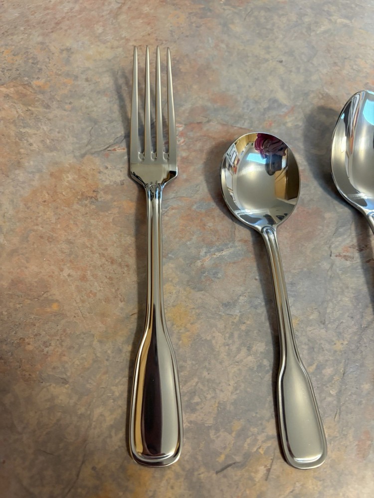 Oneida Silverware Stanford Pattern 5 Piece 1 Knife, 2 Spoons & 2 Forks ￼