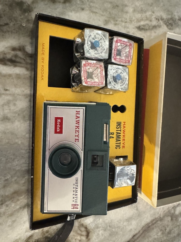 Kodak Hawkeye Instamatic R4 Camera Flash Model w/Original Box - UNTESTED