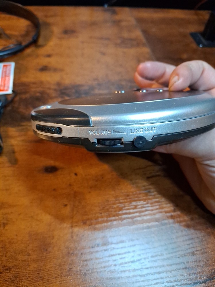 Durabrand 60 Second ESP CD PLAYER CD-895 complete New Without Box