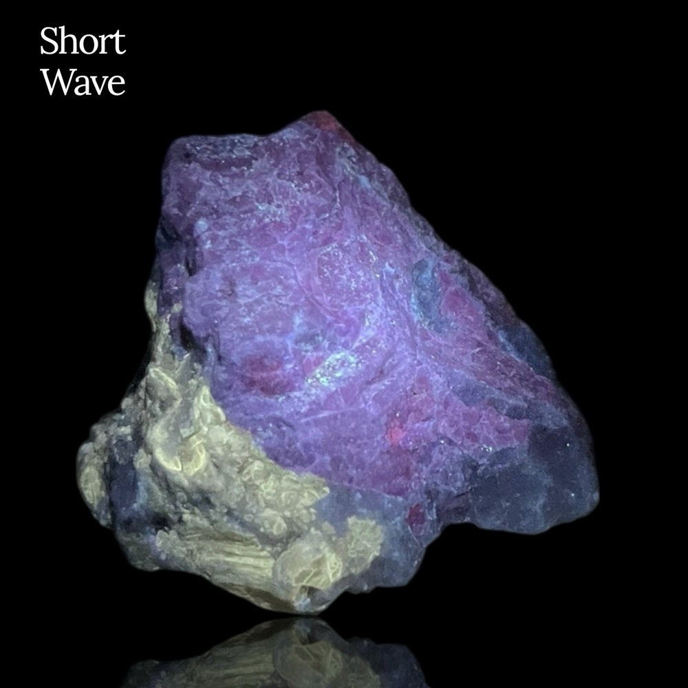 98 Gr. Superb Fluorescent Phosphorescent Tenebrecent Hackmanite Crystals