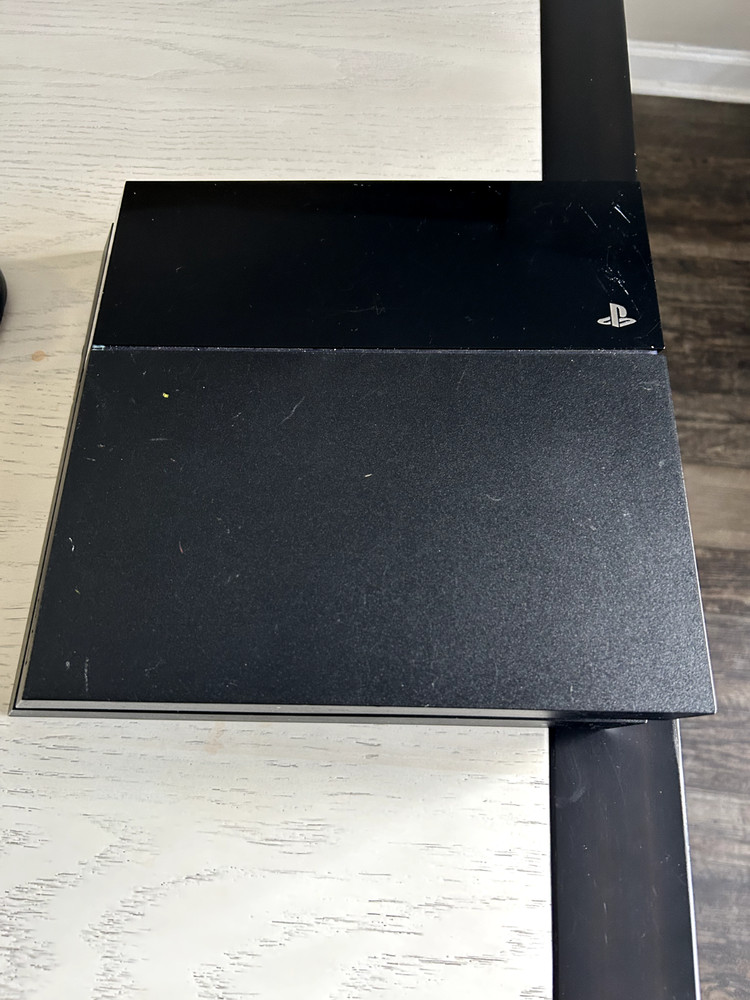 PlayStation 4, comes with controller and all cables. fully functional!!