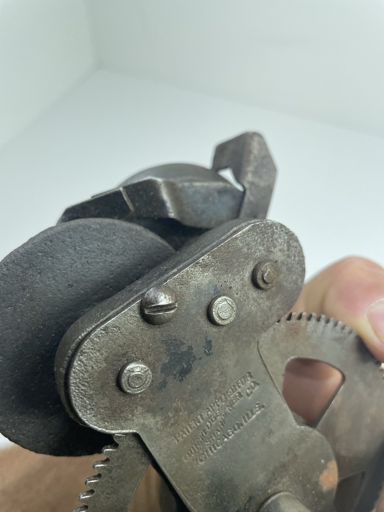 QuickEdge Sharpener Co. Hand Crank Sharpener Made In Chicago,Ills.