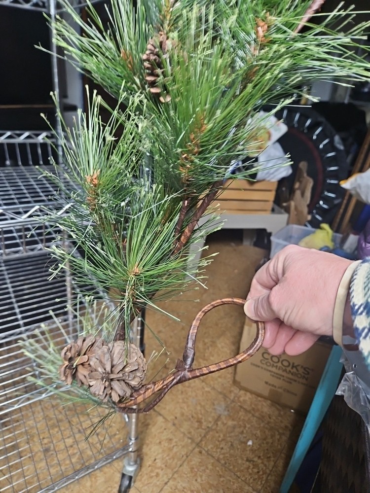 Artificial Pine Gatland 5 Foot With Pinecones
