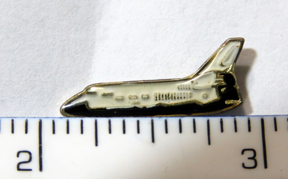 Space Shuttle aircraft Lapel Pin Badge (sm)