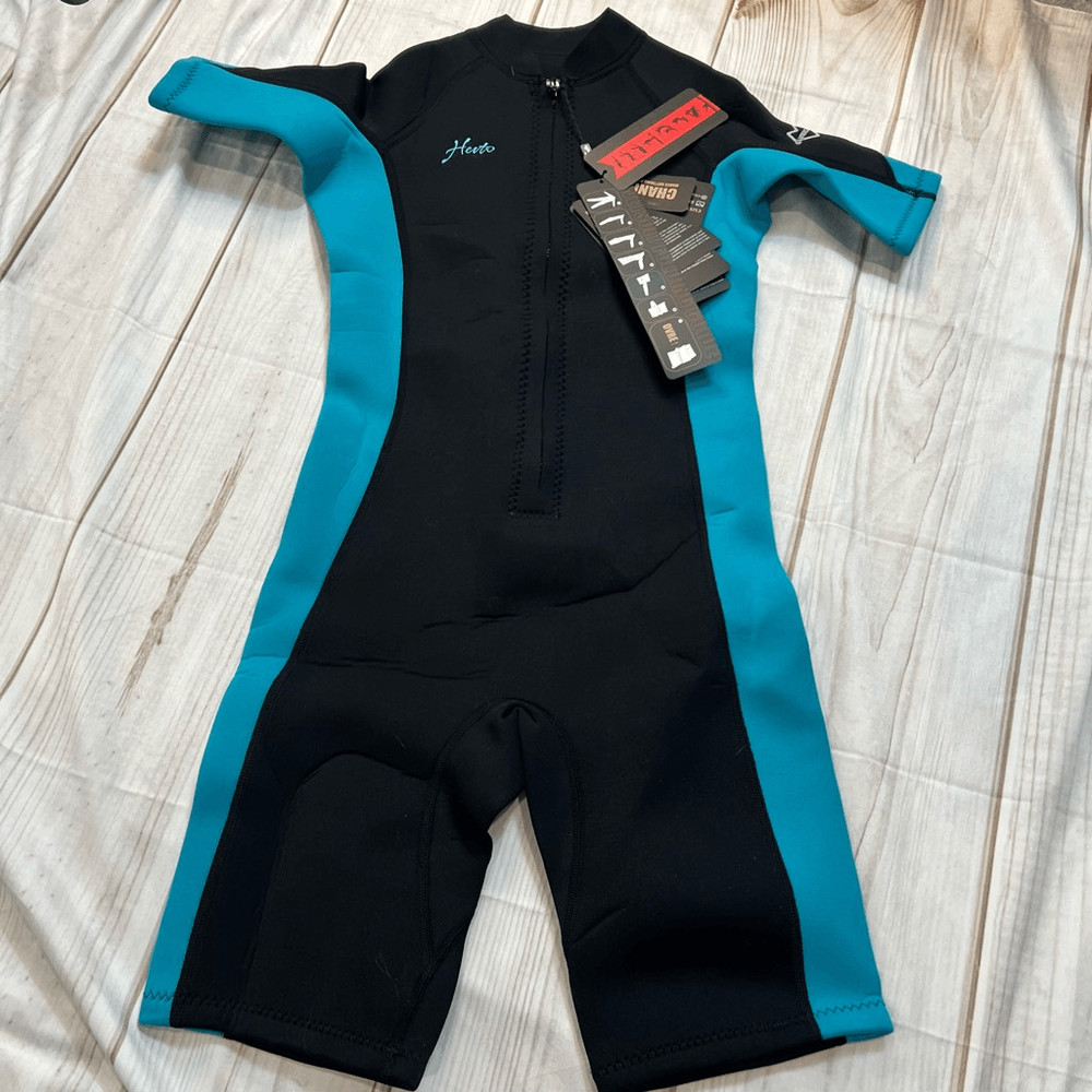 NWT Hevto kids wetsuit size 14