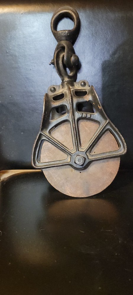 Vintage 4" Cast Iron Farm Barn Pulley