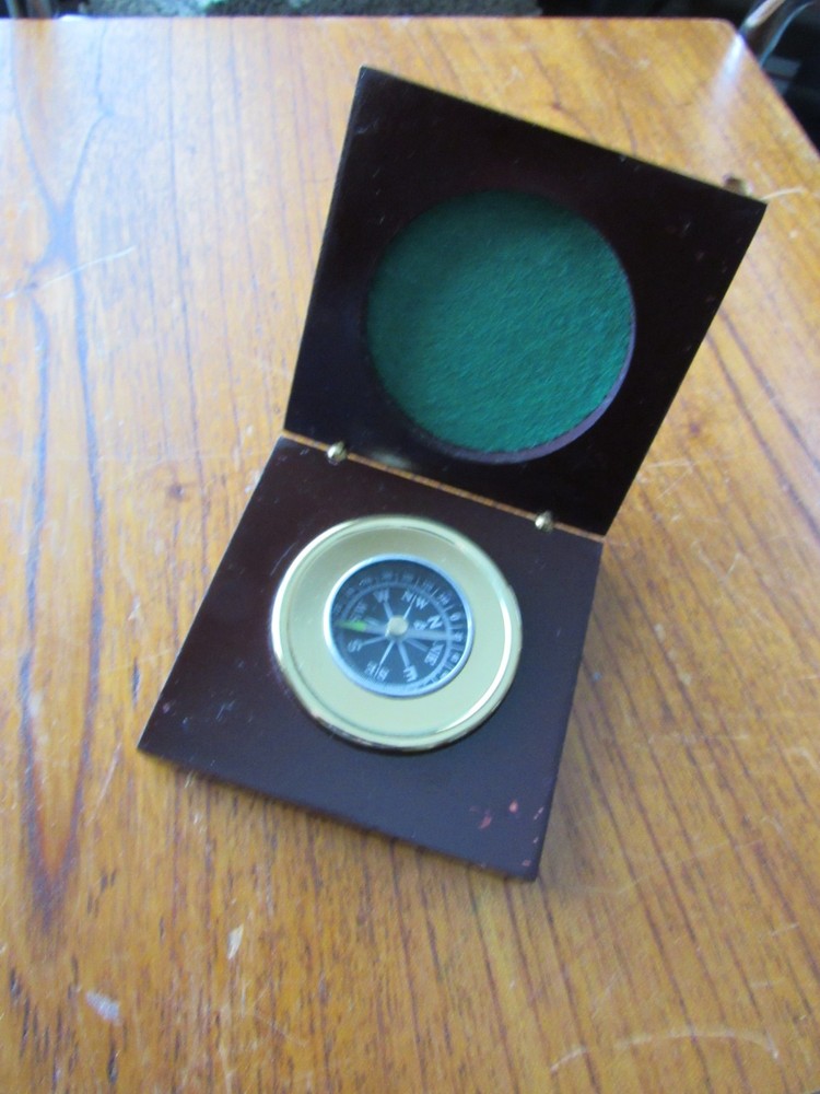 COMPASS BRONZE ON WOODEN BOX