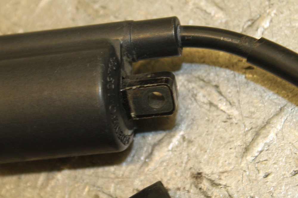 1997 SUZUKI TL1000S IGNITION COIL SPARK PLUG CAP