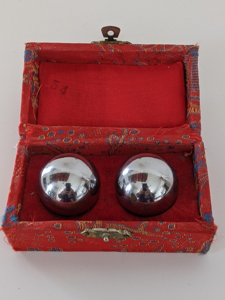 SHOUXING Chime Balls Baoding Iron Red Silken Box Hand Exercise Vintage NOTE
