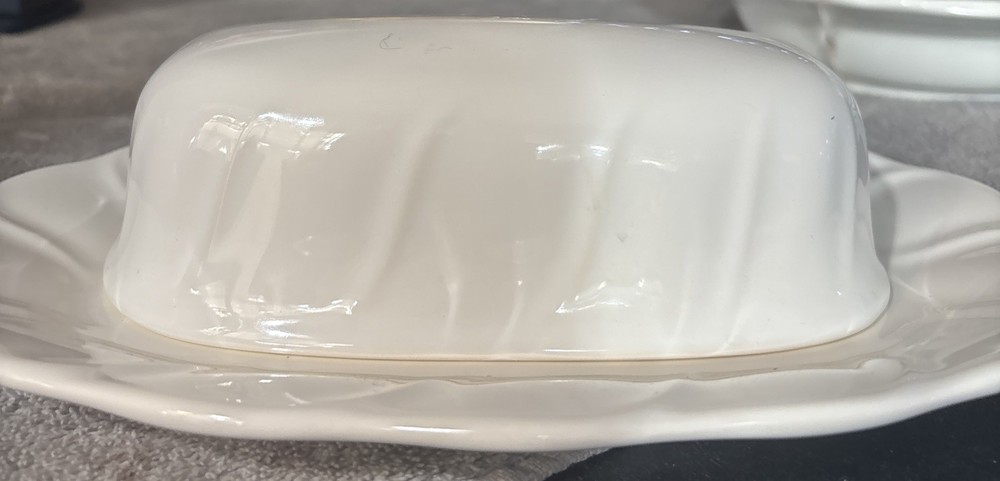 Phalange’s Stratus White Covered Butter Dish