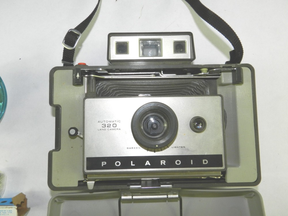 POLAROID Automatic 320 Land Camera 1970 with Flash Case Manual B233