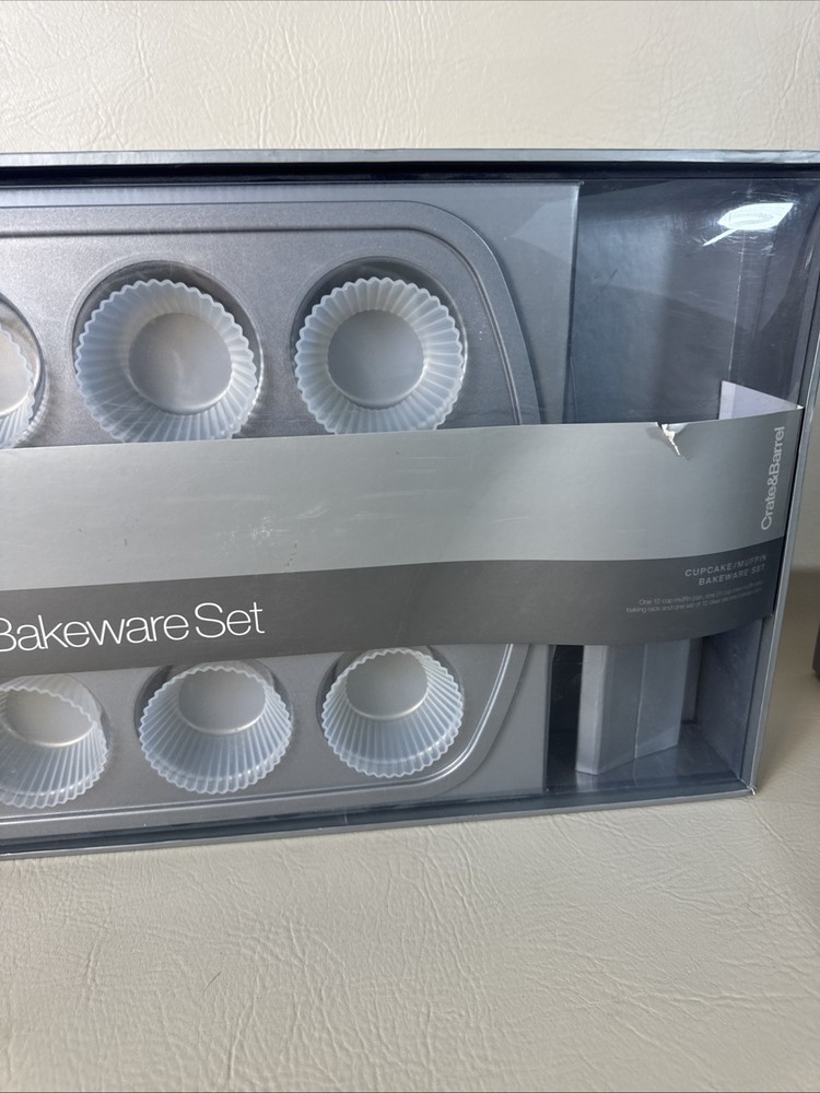 Crate&Barrel Cupcake/Muffin Bakeware Set