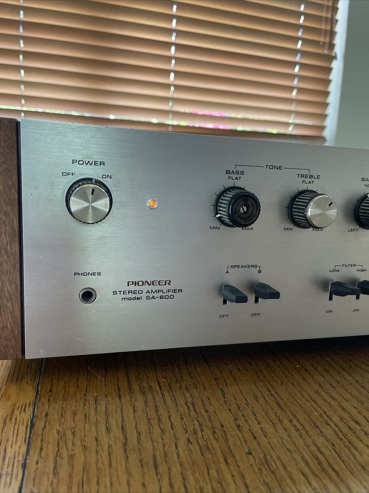 Pioneer SA-600 Vintage Solid State Stereo Integrated Amplifier