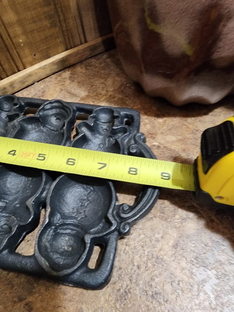 VTG John Wright Cast Iron Snowman Baking Mold Pan 9” X 6”