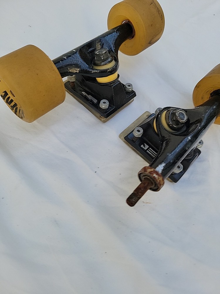 Thunder Trucks Cast Medium Profile + spitfire 61 mm wheels