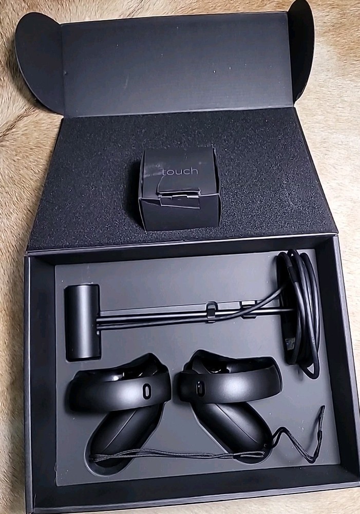Meta Oculus Rift CV1 Touch Controllers Box Virtual Reality