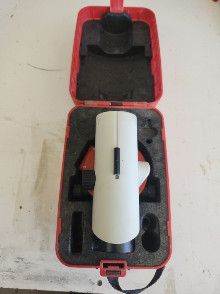 Leica Geosystems NA730 Automatic Optical Level with Case Used