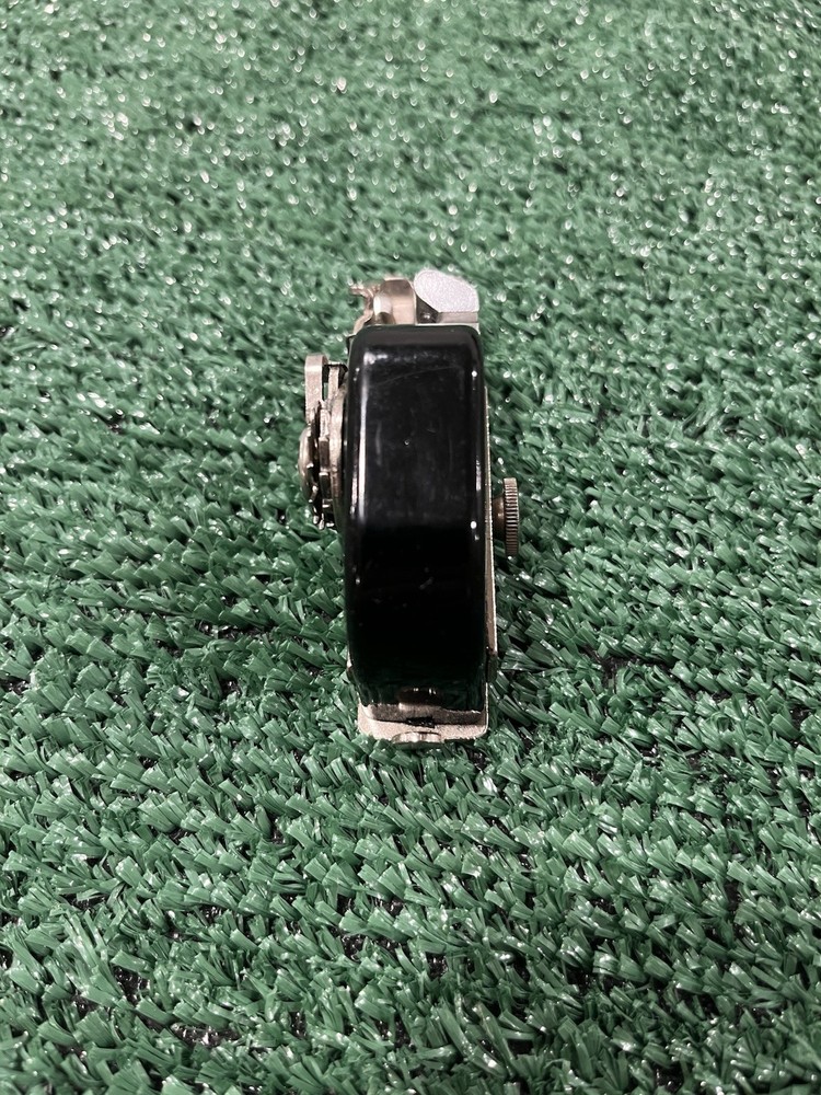 White Decorative Zigzagger Vintage