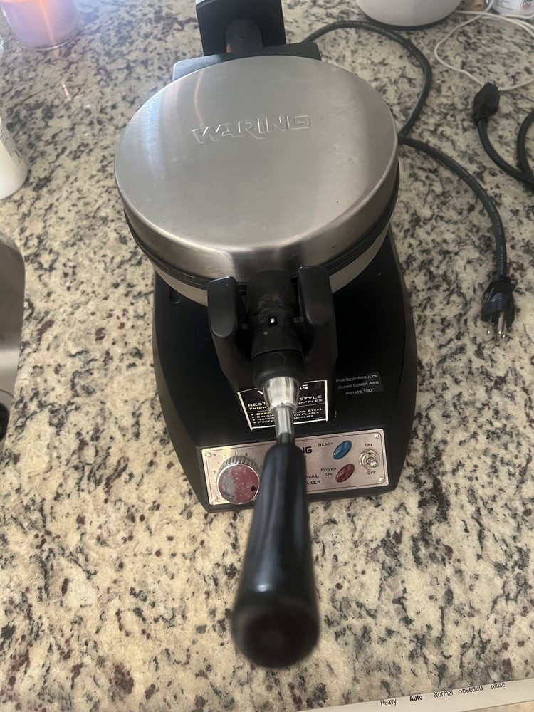 waring pro professional Belgian waffle maker WWM200PC