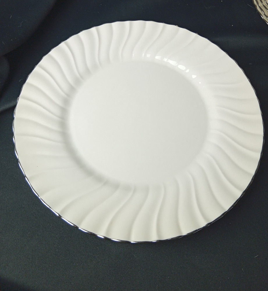 FRANCISCAN PLATINA DINNER SET FOR 8-MISSING 1 CUP/SAUCER
