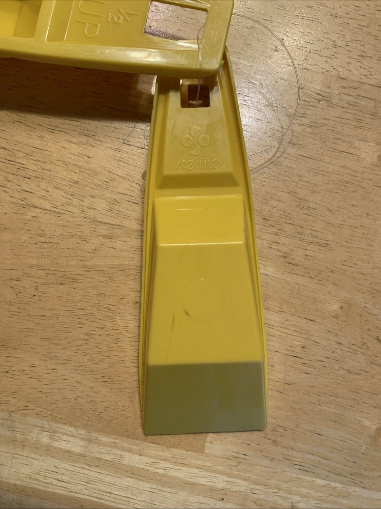 Sterilite Yellow Plastic Rectangle Measuring Cups 4 Pc Set 1/2c 1/3c 1/4c 2TBSP