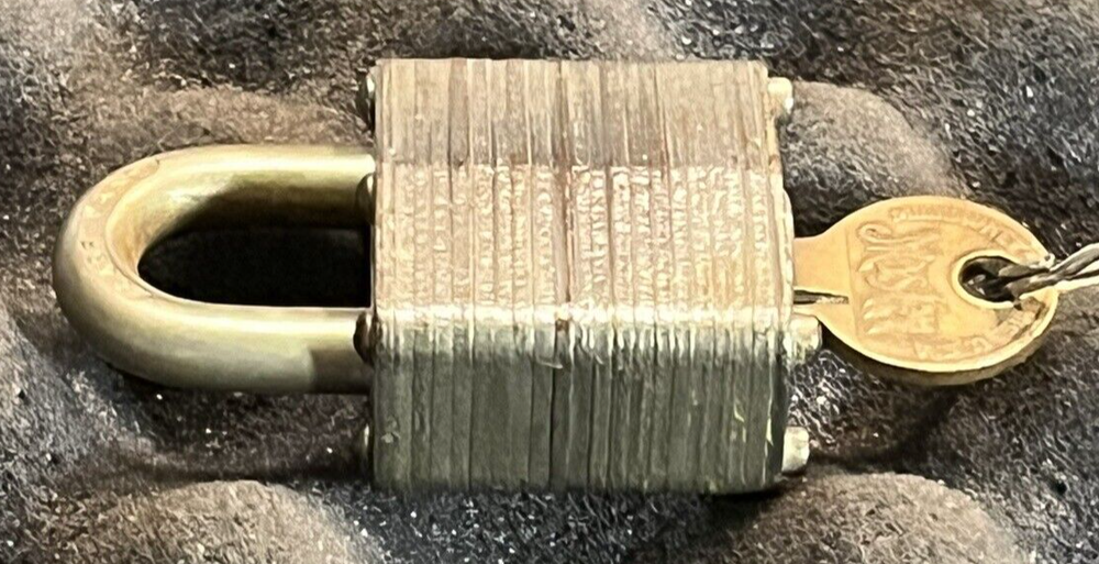 MASTER LOCK COMPANY #3 PADLOCK (2) BRASS KEYS.