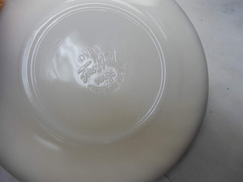 23 Piece Anchor Hocking Golden Shell Dinnerware