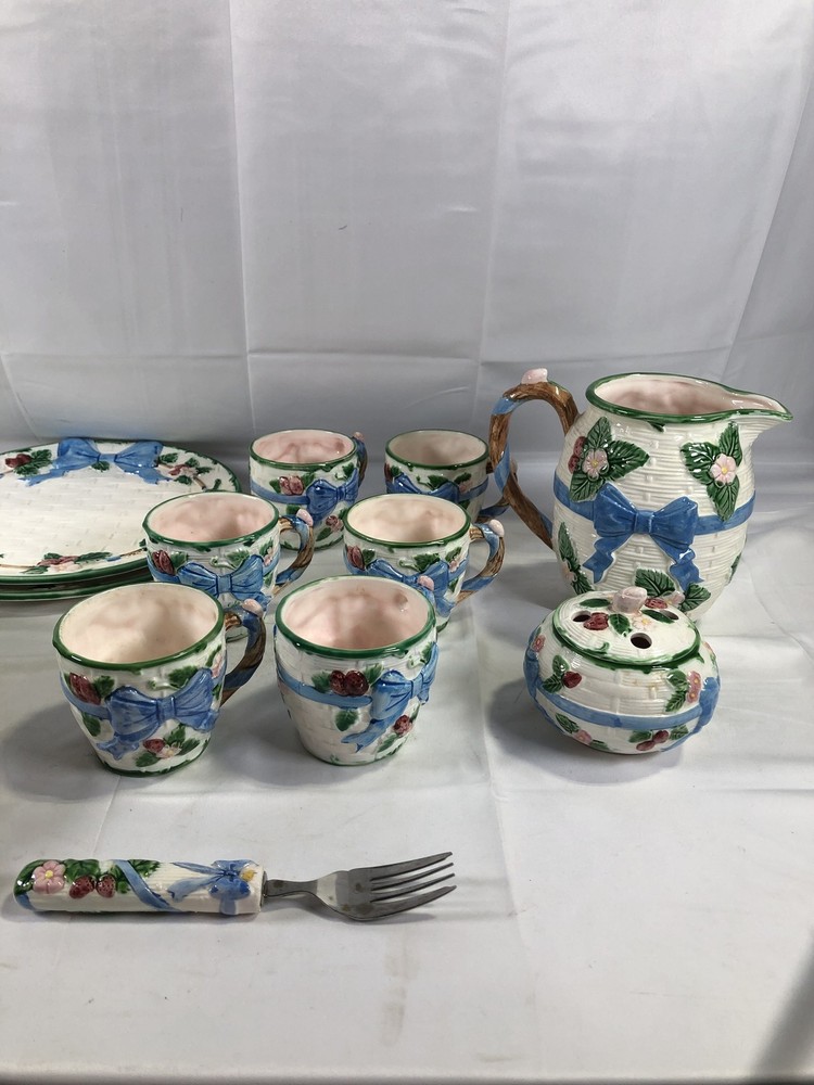 Haidon Group Strawberry Basket Ceramic Dinnerware Pitcher Cups Plates 1986 22Pc