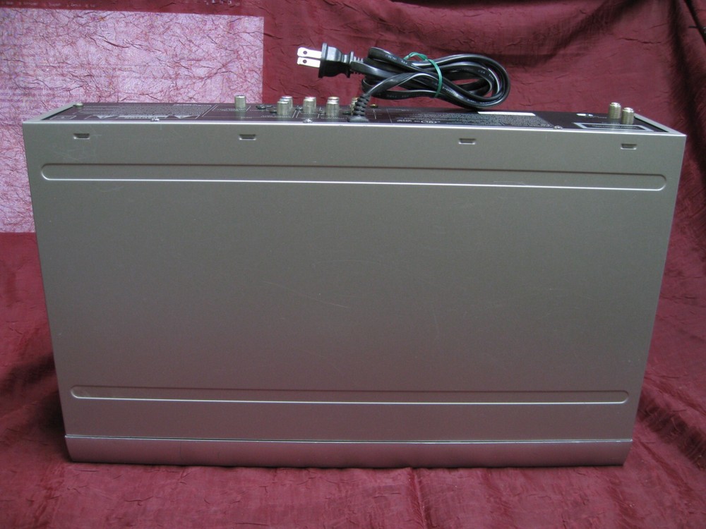 HITACHI DV-PF2U DVD PLAYER/VHS VCR combo W/ REMOTE