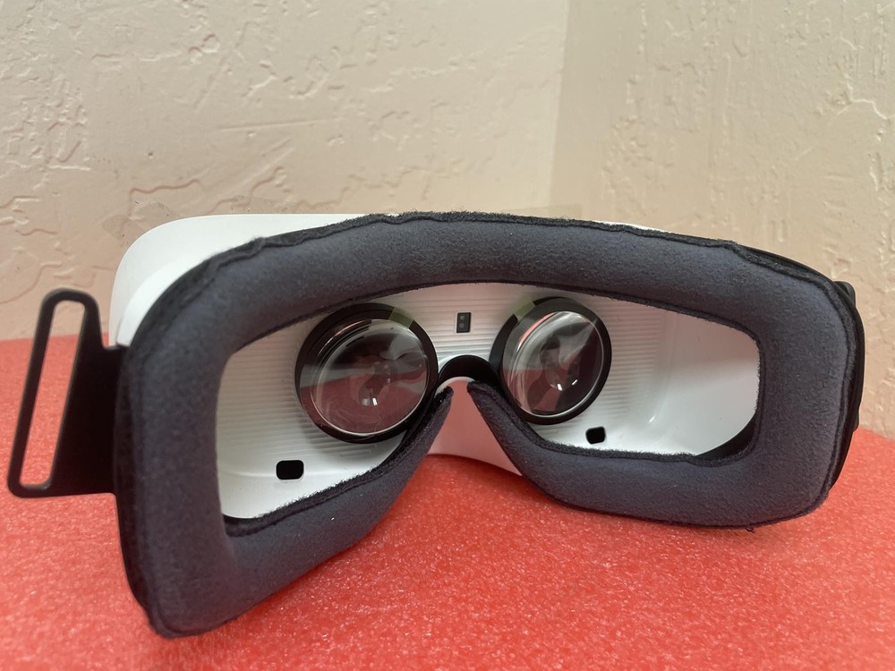 SAMSUNG OCULUS GEAR VR HEADSET
