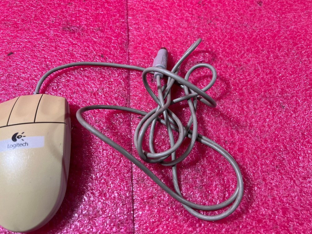 Agilent HP 1670D Deep Memory Logic Analyzer Accessories Logitech 850715-0001