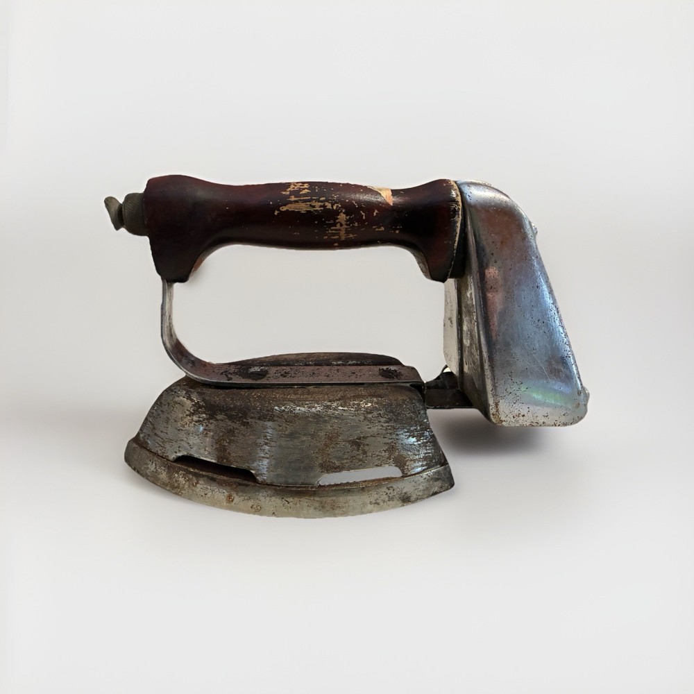 GAS FUELED SELF HEATED CLOTHES IRON