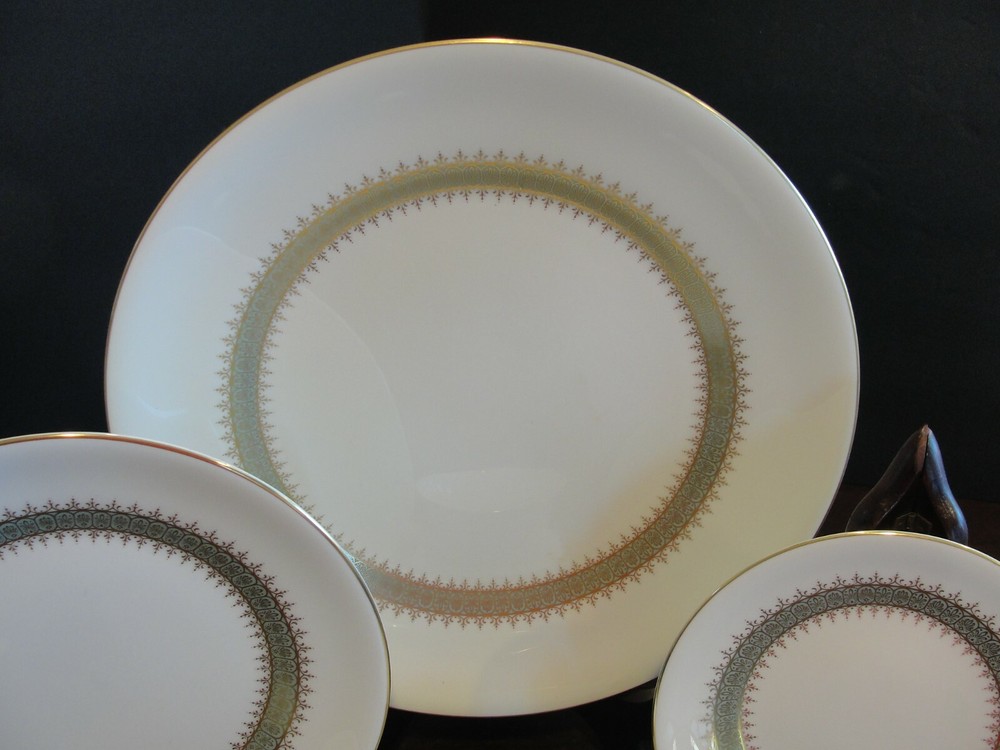 WEDGWOOD ARGYLL 1 - 5 PIECES SETTING