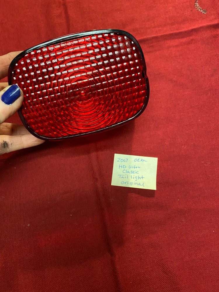 HARLEY DAVIDSON ULTRA CLASSIC OEM TAIL LIGHT 6837003