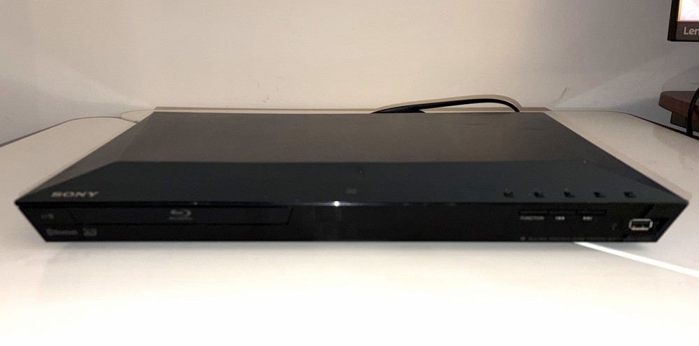 Sony Blu Ray 3D Receiver Player BDV-E2100 & Remote
