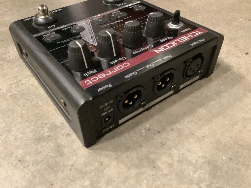 TC-Helicon VoiceTone Correct Vocal Effects Processor Pedal TESTED #AK8