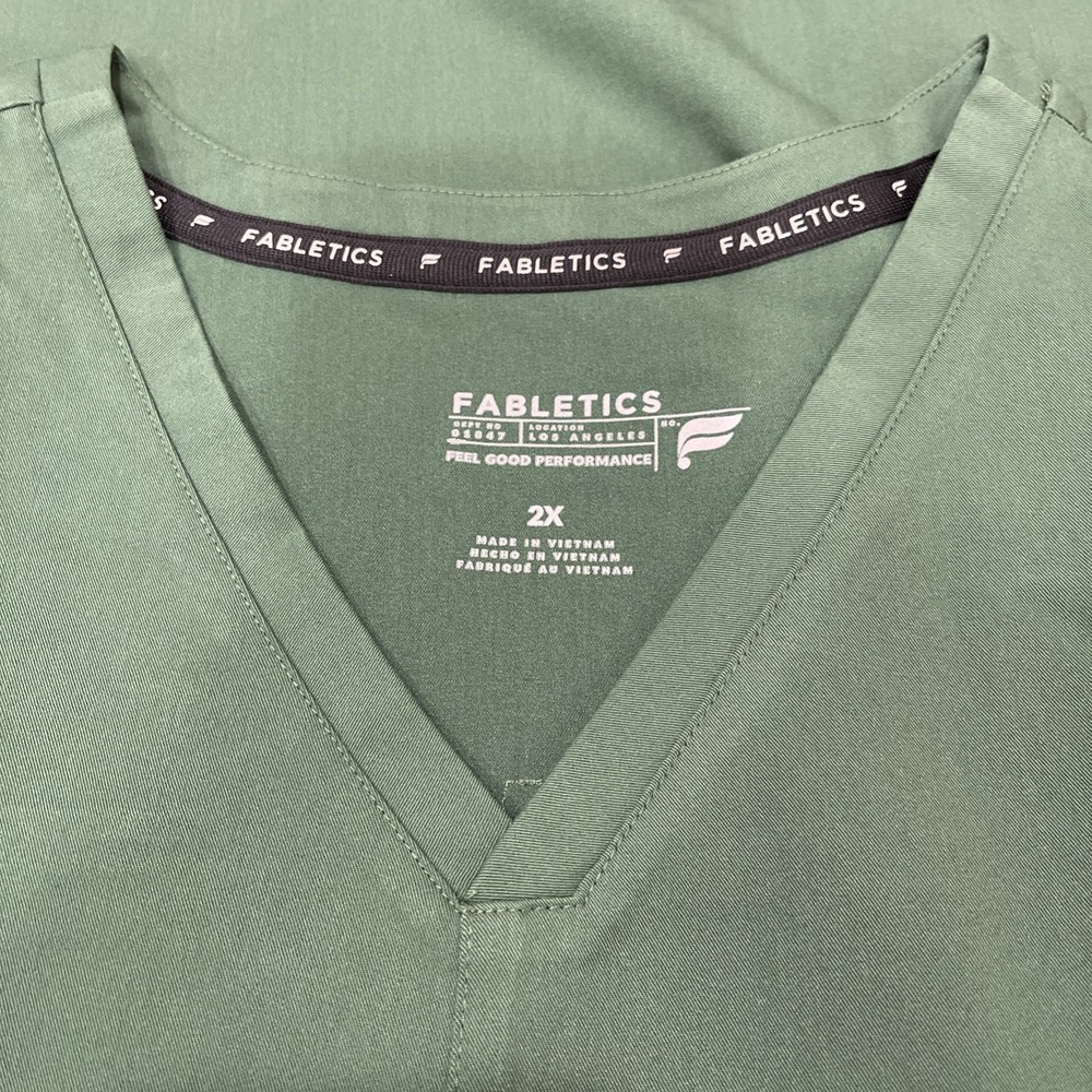 Fabletics Method 2-Pocket Scrub Top Hunter Green 2X