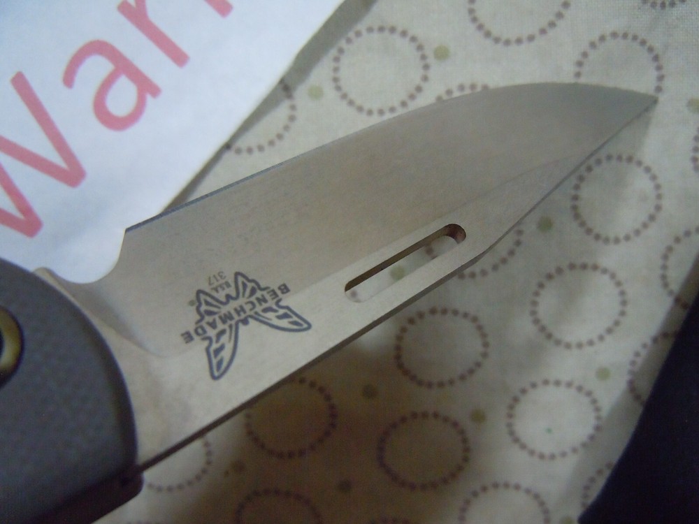 BENCHMADE WEEKENDER 317 FOLDING BLADE KNIFE.