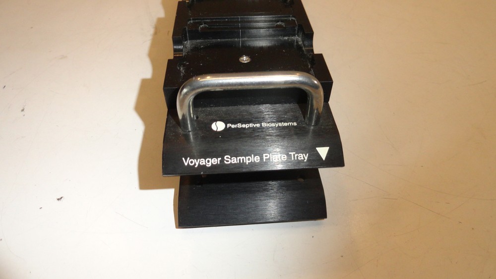 QQ1: APPLIED BIOSYSTEMS VOYAGER SAMPLE PLATE TRAY