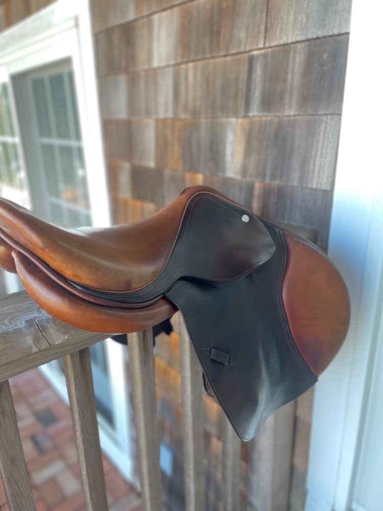 BEVAL SADDLE - 16.5” - MEDIUM TREE - TREE AND LEATHER IN PERFECT CONDITION!