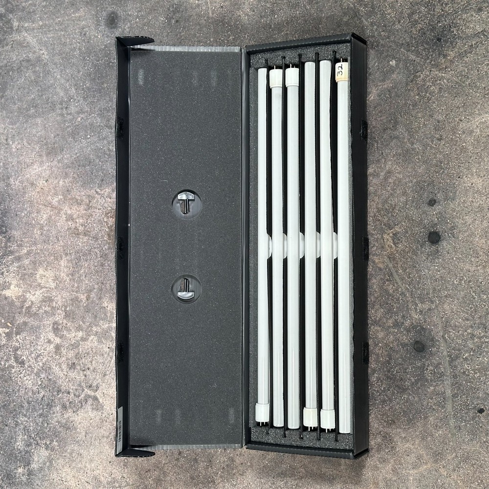 Kino Flo DIV-400 Diva Lite for Studio Lighting w/ Case