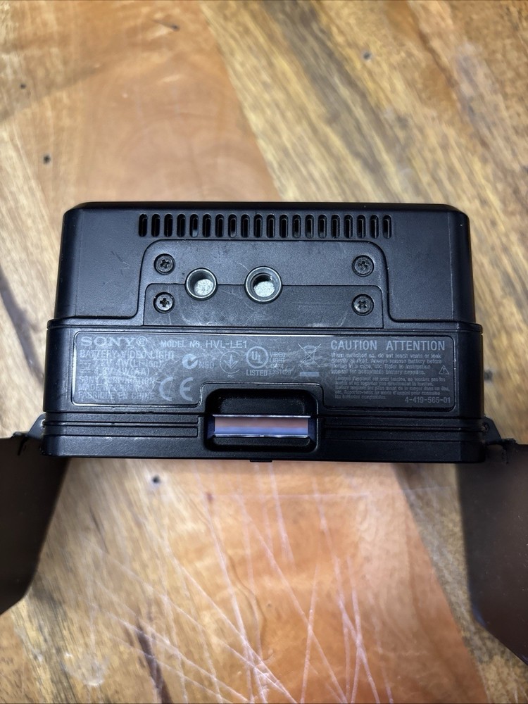 Sony HVL-LE1 Video Camera Light - Tested