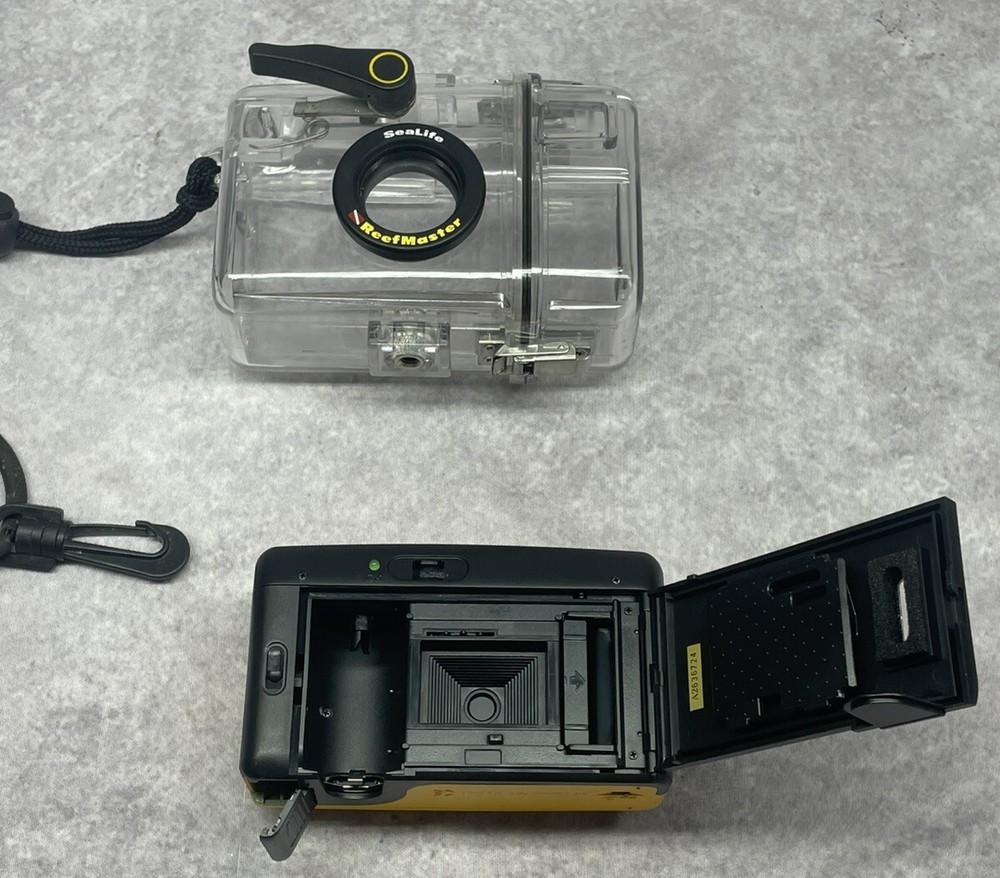 Sealife Automatic Reefmaster CL Wide Angle 35mm Dive Camera w Underwater Case